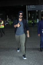 Arjun Kapoor snapped as he returns from NY on 29th Sept 2015